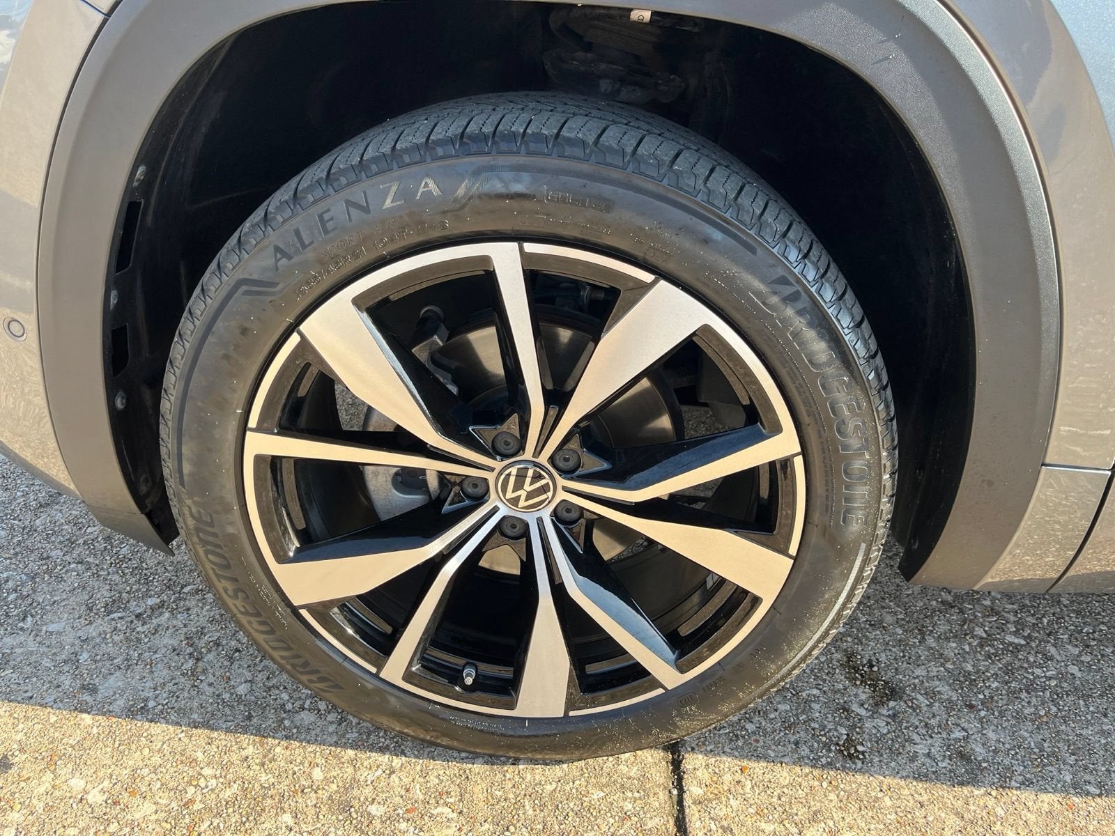 2024 Volkswagen Atlas 2.0T SEL Premium R-Line