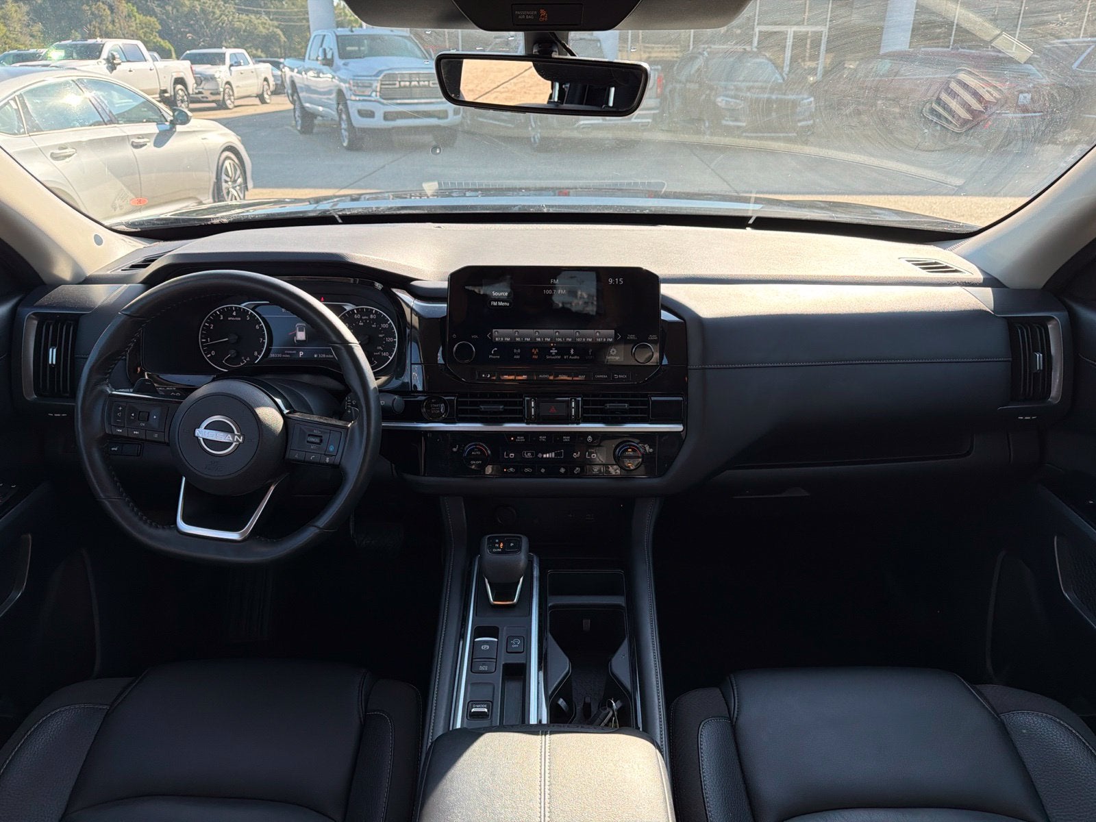 2025 Nissan Pathfinder SL