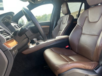 2022 Volvo XC90 T6 Momentum 7 Passenger