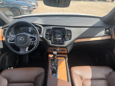 2022 Volvo XC90 T6 Momentum 7 Passenger